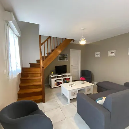 Charming With A Garden 600 M From The Hotel